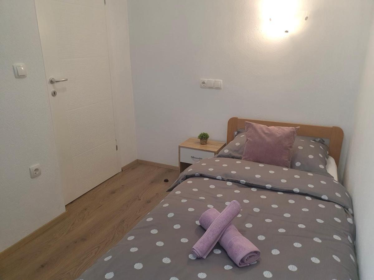 Apartment Rados Dugopolje Luaran gambar