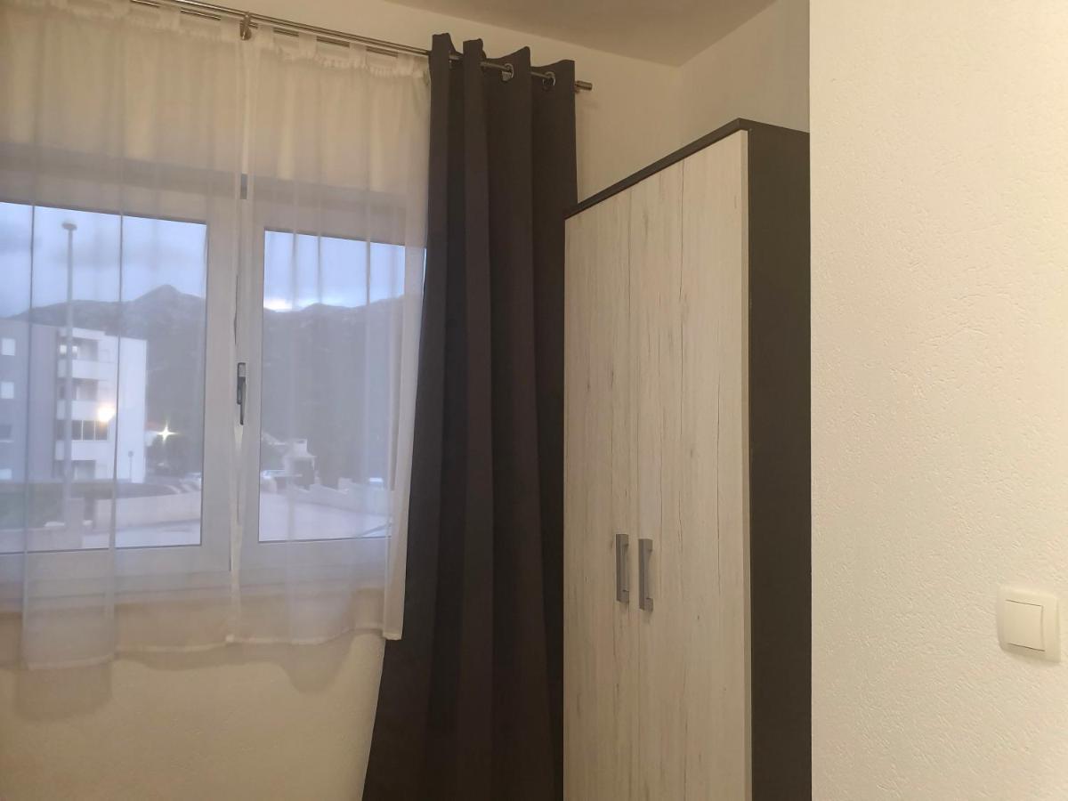 Apartment Rados Dugopolje Luaran gambar