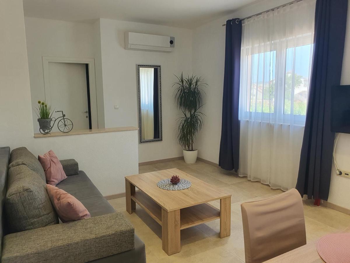 Apartment Rados Dugopolje Luaran gambar