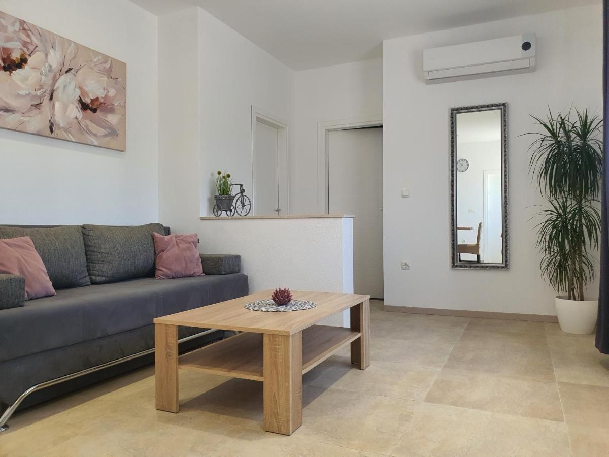 Apartment Rados Dugopolje Luaran gambar
