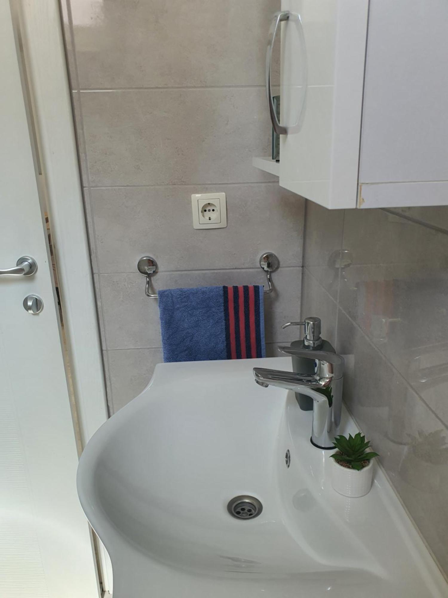 Apartment Rados Dugopolje Luaran gambar